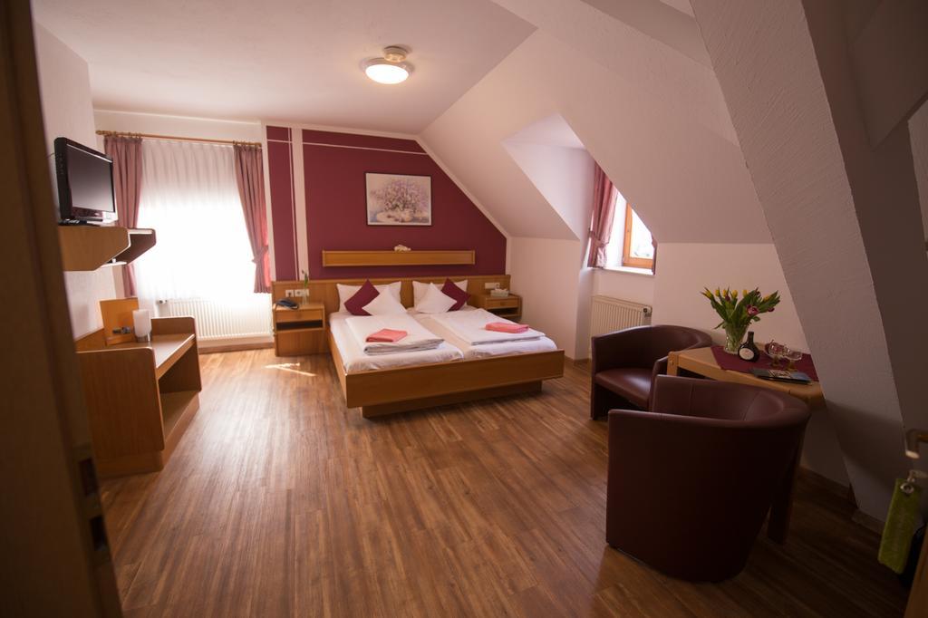 Hotel Garni Zum Hirschen Iphofen Dış mekan fotoğraf